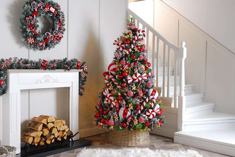 Red and White Christmas Tree Theme