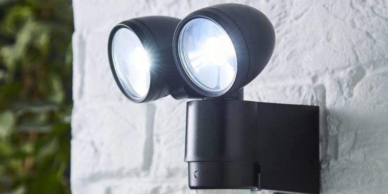 How to Choose Outdoor Security Lighting